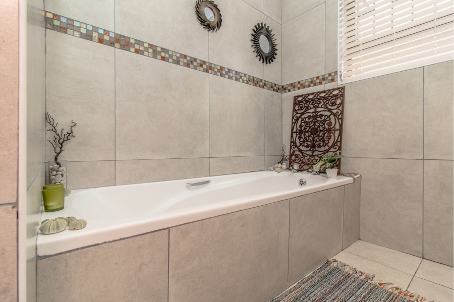3 Bedroom Property for Sale in Franskraal Western Cape